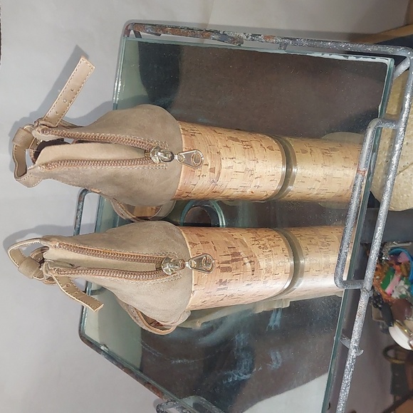 Guess Wedge Sandals - Picture 3 of 4